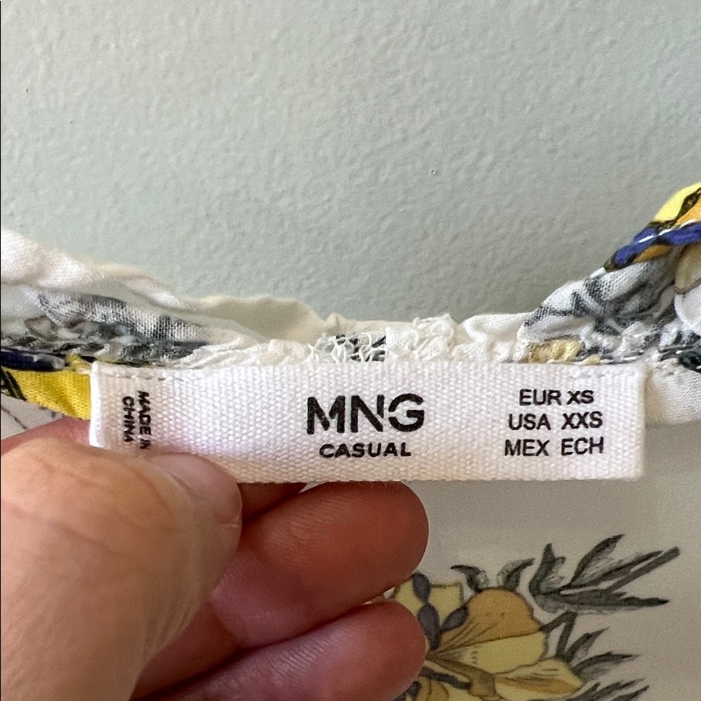 MNG by Mango Casual Floral Button Front Blouse Size XXS White Yellow Blue - Picture 3 of 7